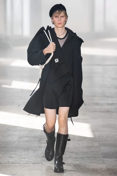 Look 10